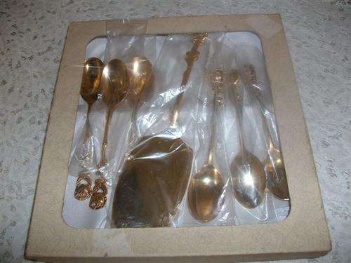 Gold plated boxed cake set