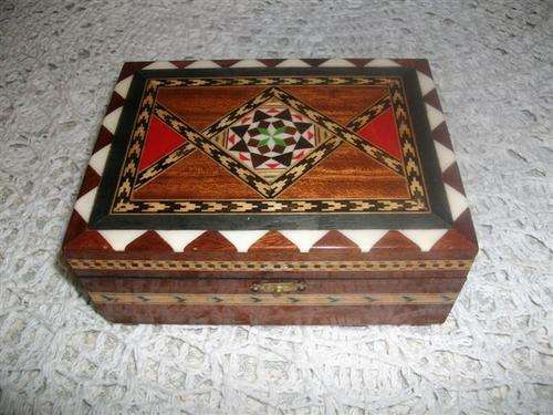 Wonderfully inlaid Deimos box