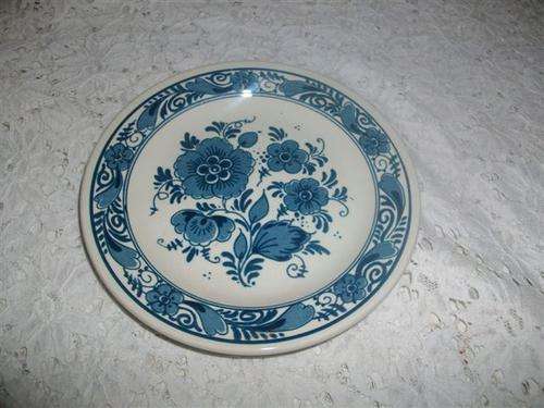 Small collectable blue and white delft wall plate