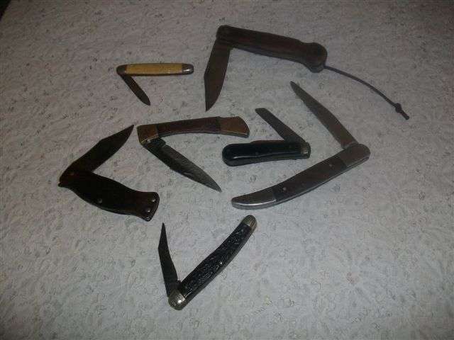 Assorted lot of pocket knifes