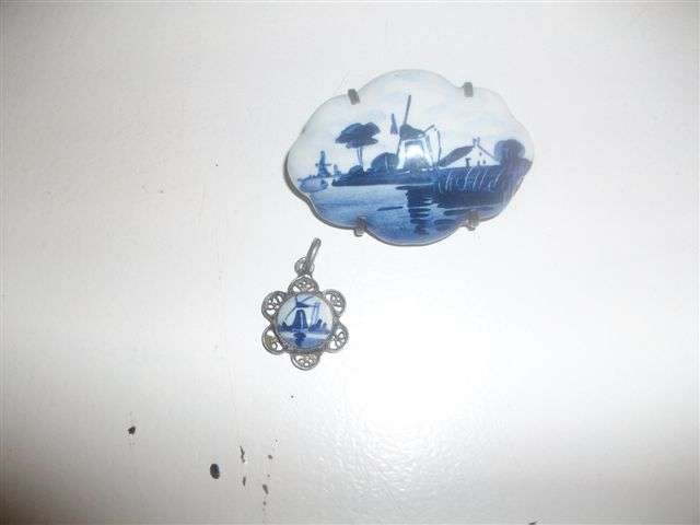Ladies porcelian delft brooch and sliver delft pendant