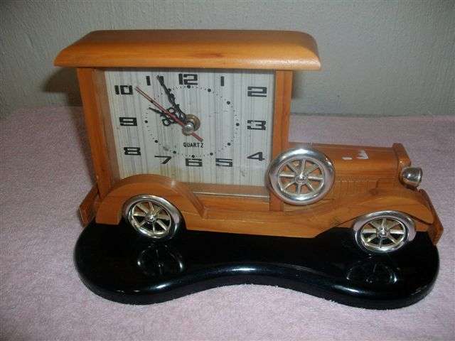 Lovely vintage style wooden car battery opreated clock in working order