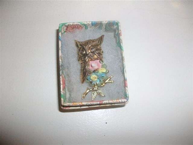Lovely little costume gold plated owl brooch