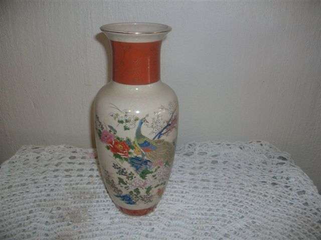 Large and lovely oriental sastuma vase