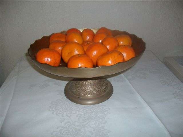 Large brass fruit bowl tazza