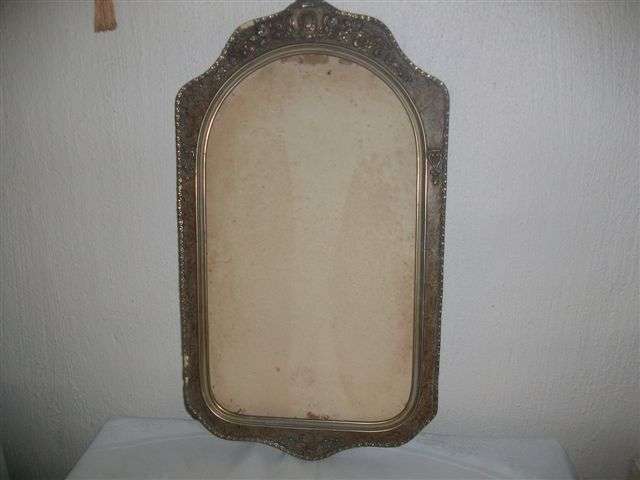 Wonderful vintage frame ideal for family portraits no glass