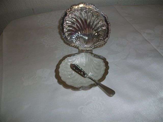 Vingate shell butter dish with knife and glass inner