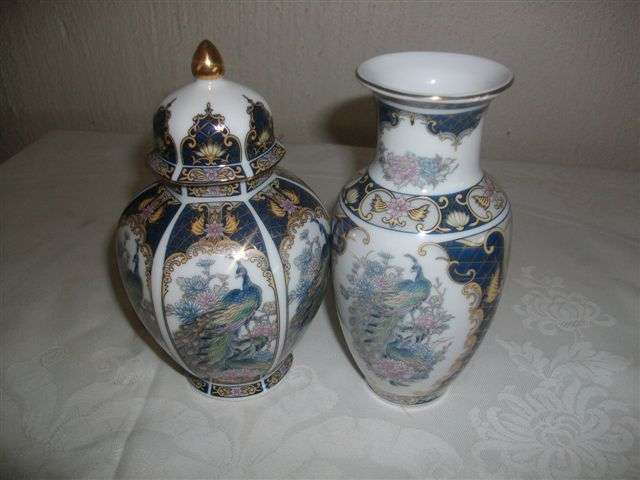 A comb of imari ginger jar and vase peacock pattern