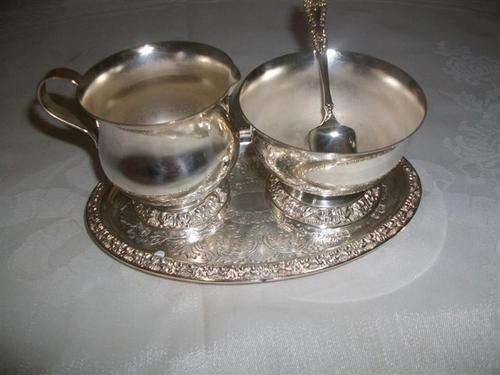 Lovely silver plated sugar and milk jug on tray