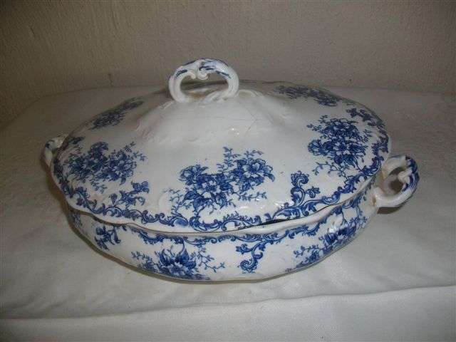 Large blue and white small flower soup or vegie tureen some damage please view