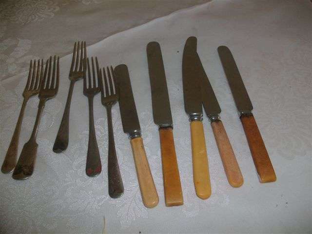 5 x bone handle knive and 5x epns forks
