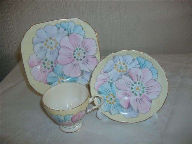 1930s vitnage pastel tuscan tea cup trio -(lot2)