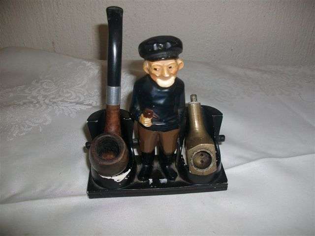 VIntage ceramic pipe stand with some pipes