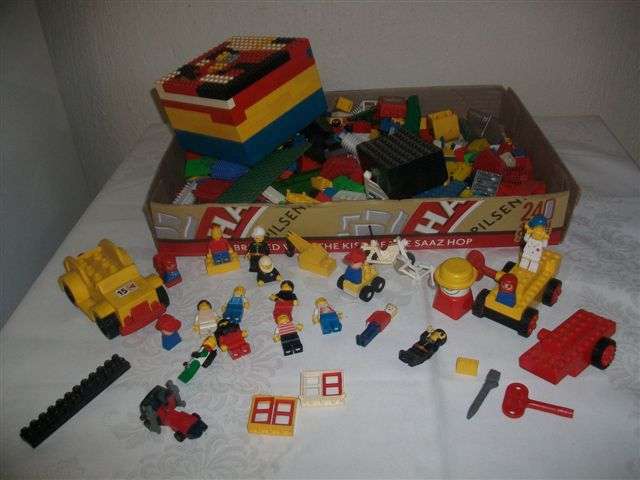 A lot of lego and building blocks with some accessories -(lot 2)