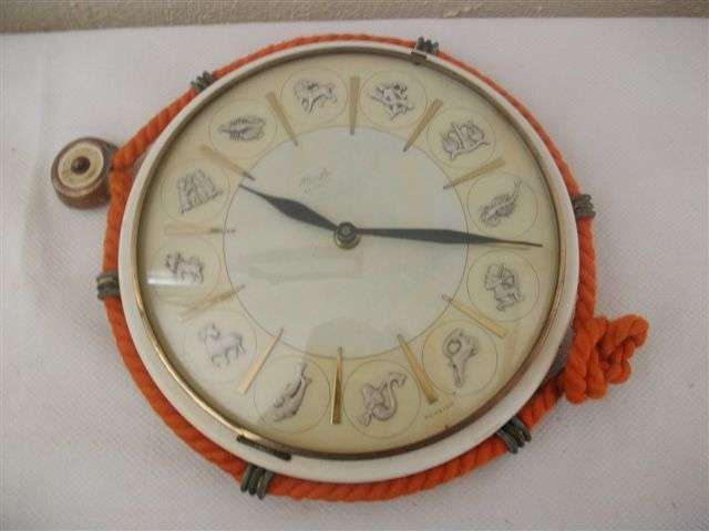 Vintage round zodiac sign battery operated wall clock- working order