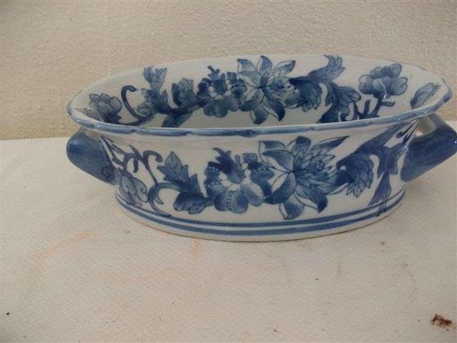 Simply lovely blue and white pot pourri decorative oriental style bowl