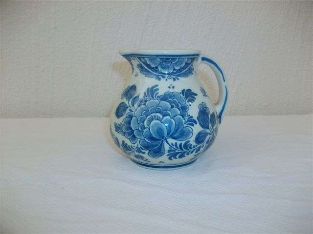 Small blue and white delft creamer jug ..?