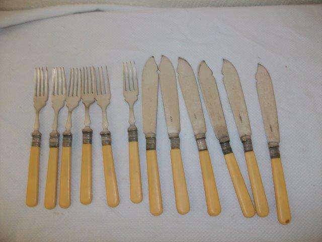 bone handle set of fish forks and knives ( lot 1)