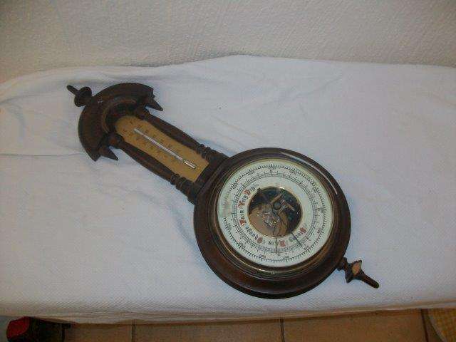 Wooden wall barometer and theremoter