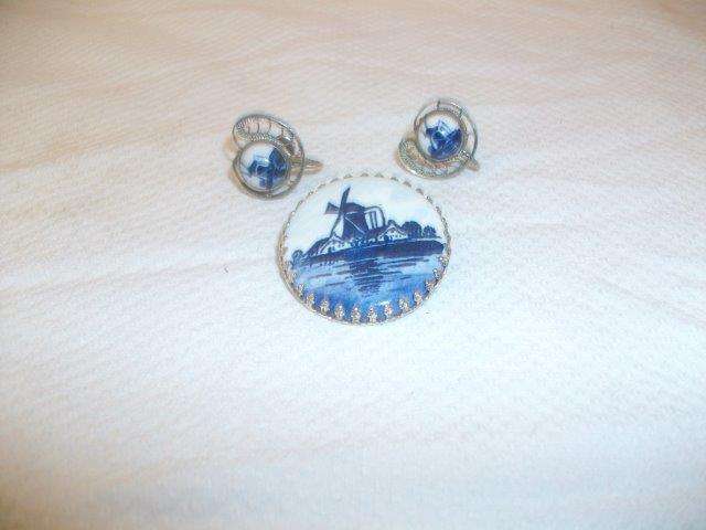Vintage blue delft style screw on earrings and brooch set