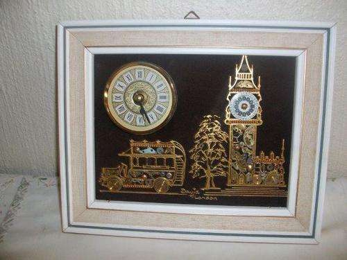 Lovely framed battery operated clock item not working
