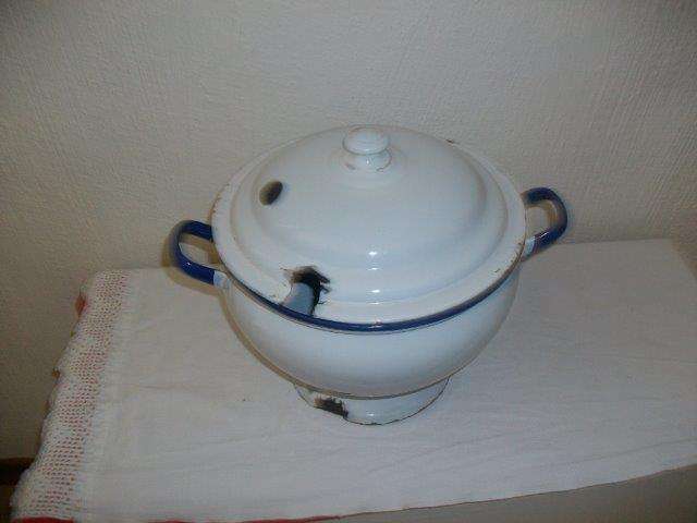 Vintage large enamel soup tureen no ladel
