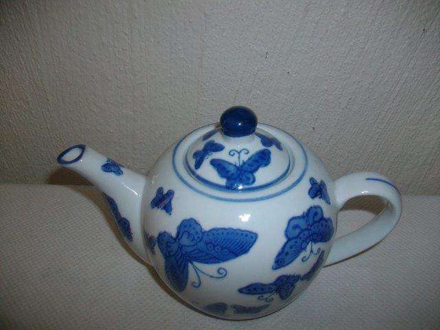 Collectors Genuine Ming blue butterfly design tea pot