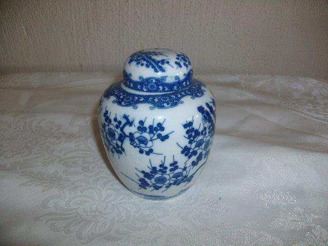 Nice blue and white small ginger jar