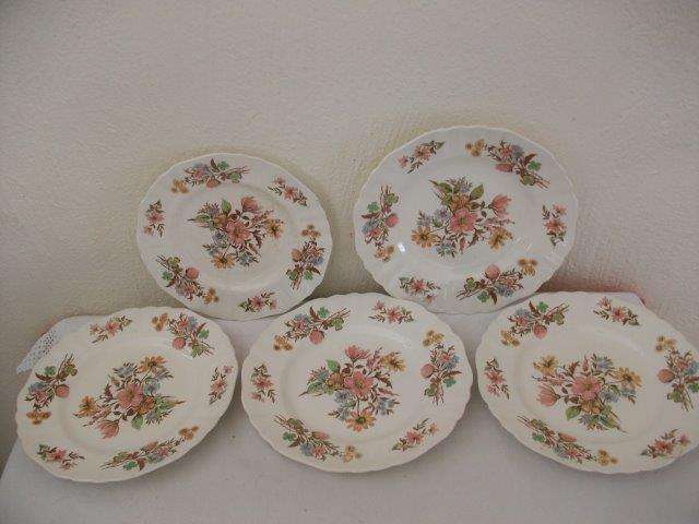 Five asstorted country life alfred meakin plates
