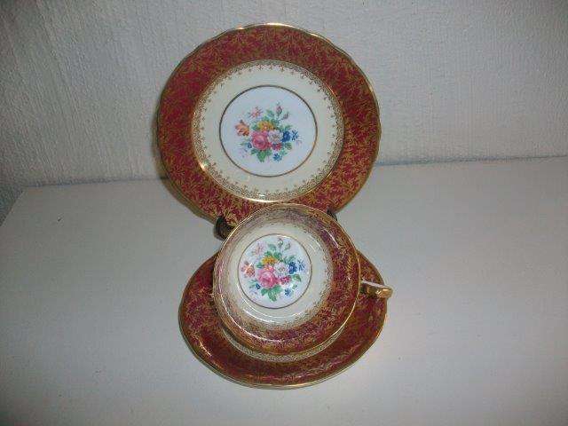 Stunning aynsely tea cup trio---(Lot 4 )