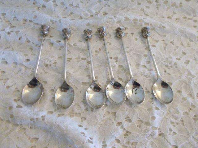 Lovely set of vintage sliver plated tea spoons