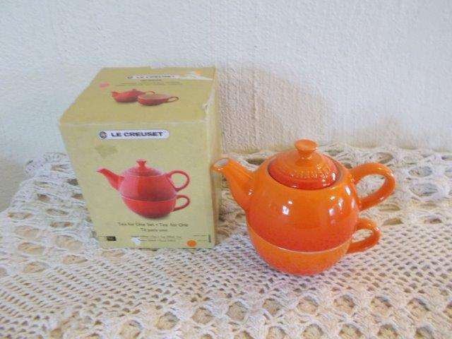 Boxed Le creuset a pot of tea and cup for one