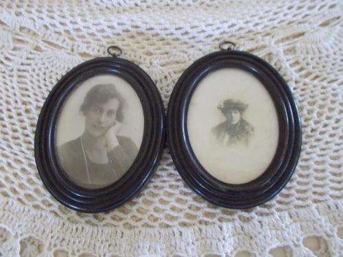 A pair of vintage round Bakelite black frames