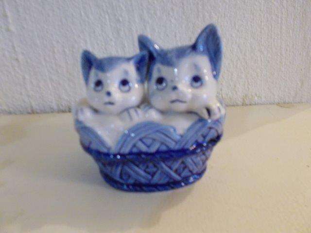 Sweet blue delft kittens in basket ornament