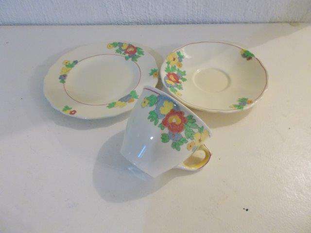 Royal doulton minden tea cup trio --lot 1