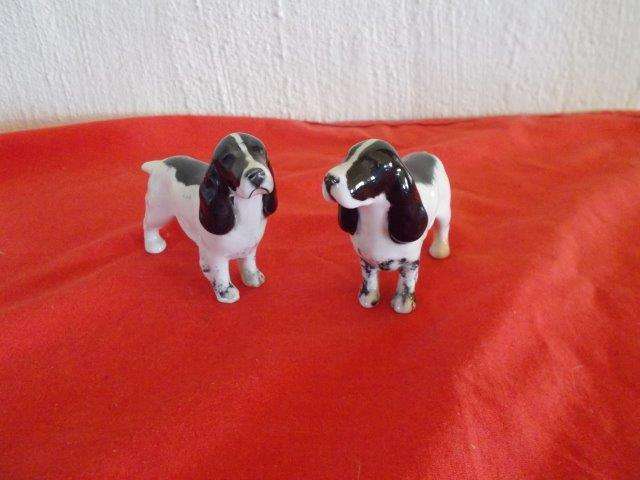 A pair of collectable beswick spaniel  dogs