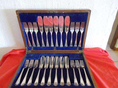 nice wooden boxed sliver plated set of 12 fish knife and fork set