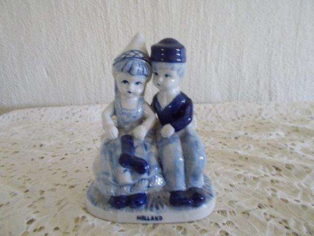 Blue and white delft figurine couple
