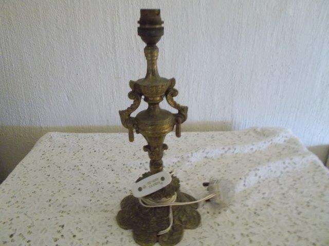 Nice vintage metal brass looking lamp base in good working order