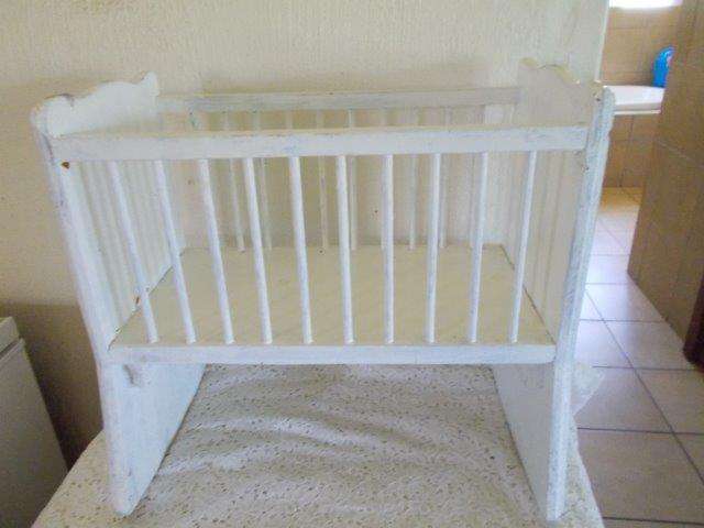 Lovely dolls cot