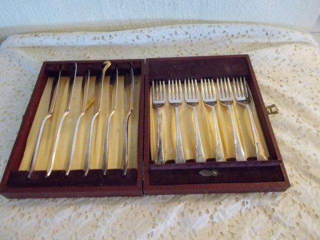 boxed  vintage sliver plated fish set