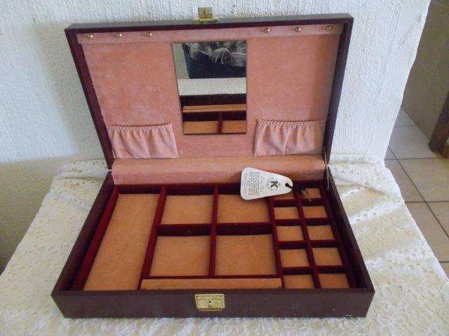 lovely storage box with key for trinkets
