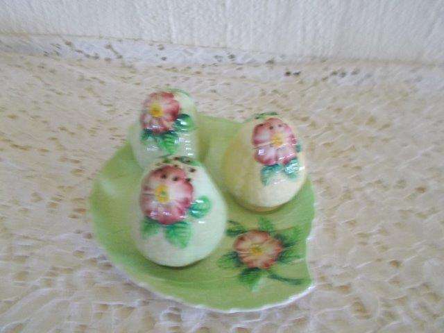 vintage Carlton wear cruet set