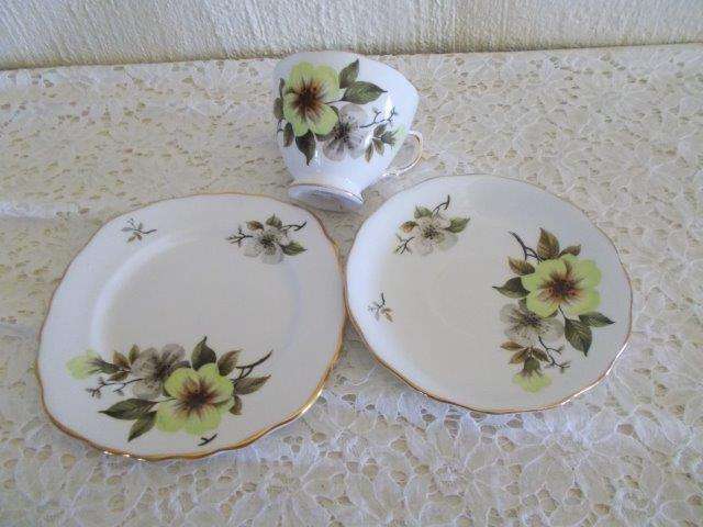 Stunning royal vale green tea cup trio