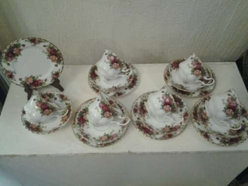Six Royal albert old country roses tea cup trios