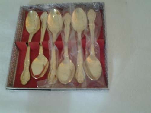 boxed nice set of six gold plated tea spoons