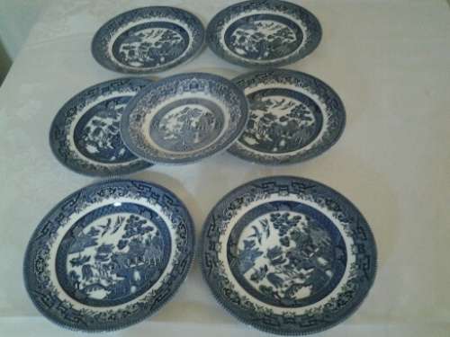 nice set of six side plates blue and white willow pattern and one saucer