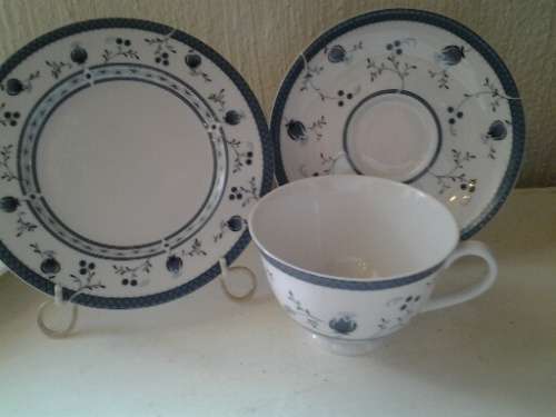 blue and white royal doulton cambridge tea cup trio