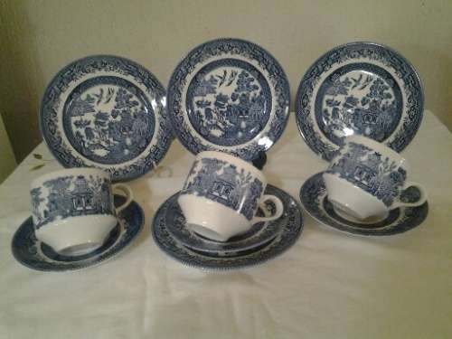 Set of three stunning blue and white willow pattern tea cup trios and one extra saucer
