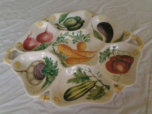 Large and pretty veggie scene pattern snack divider